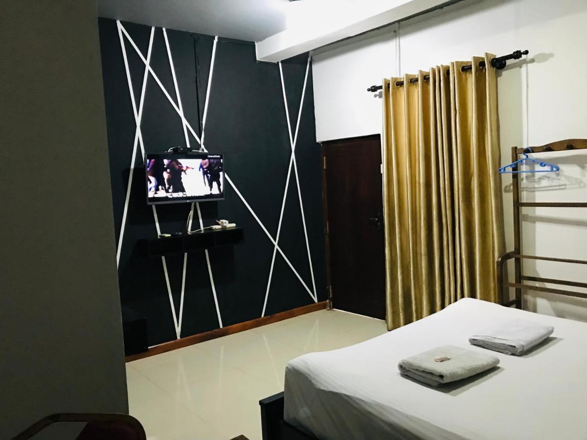 Alina Budget Hotel Kaduwela Ngoại thất bức ảnh