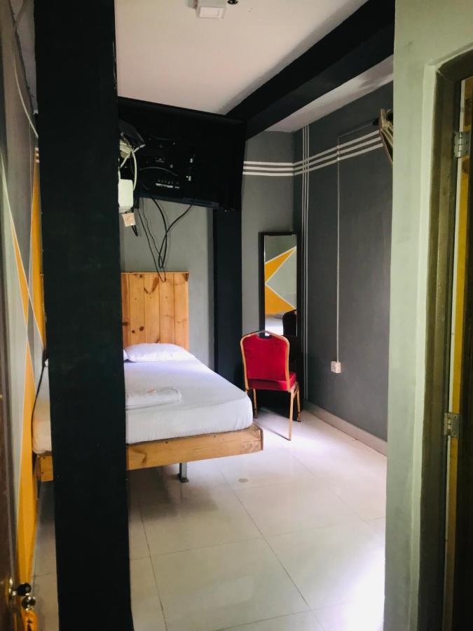 Alina Budget Hotel Kaduwela Ngoại thất bức ảnh