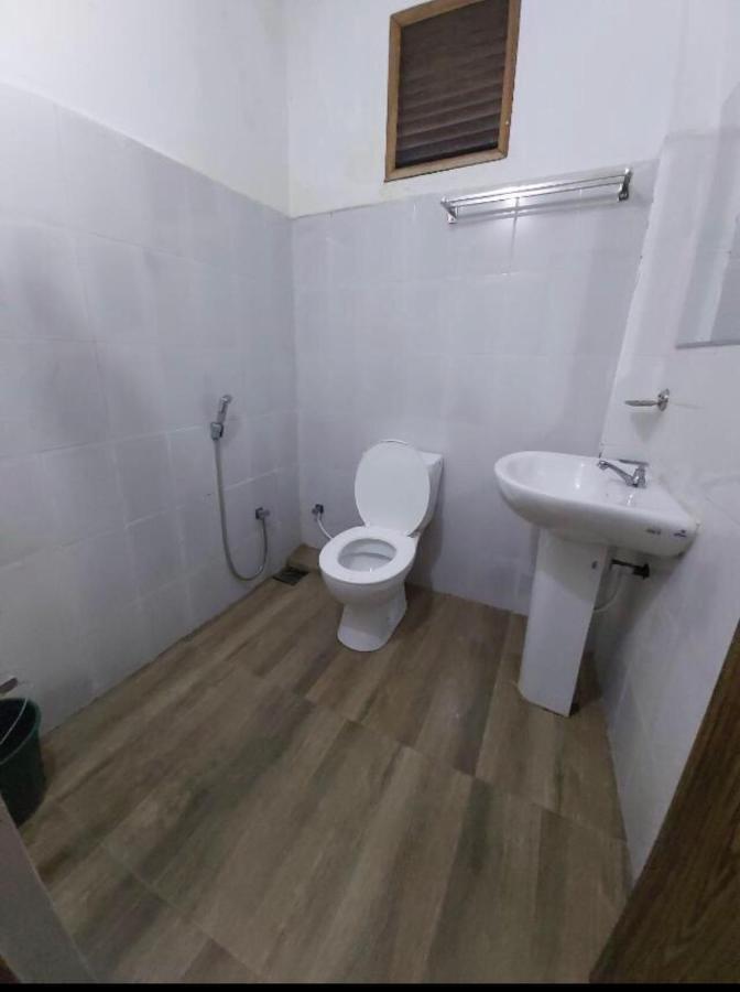 Alina Budget Hotel Kaduwela Ngoại thất bức ảnh